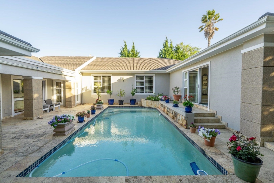 5 Bedroom Property for Sale in Welgedacht Western Cape